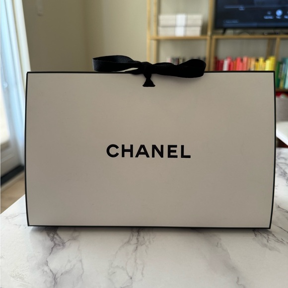 Chanel Beauty Sample Bundle - Picture 5 of 7